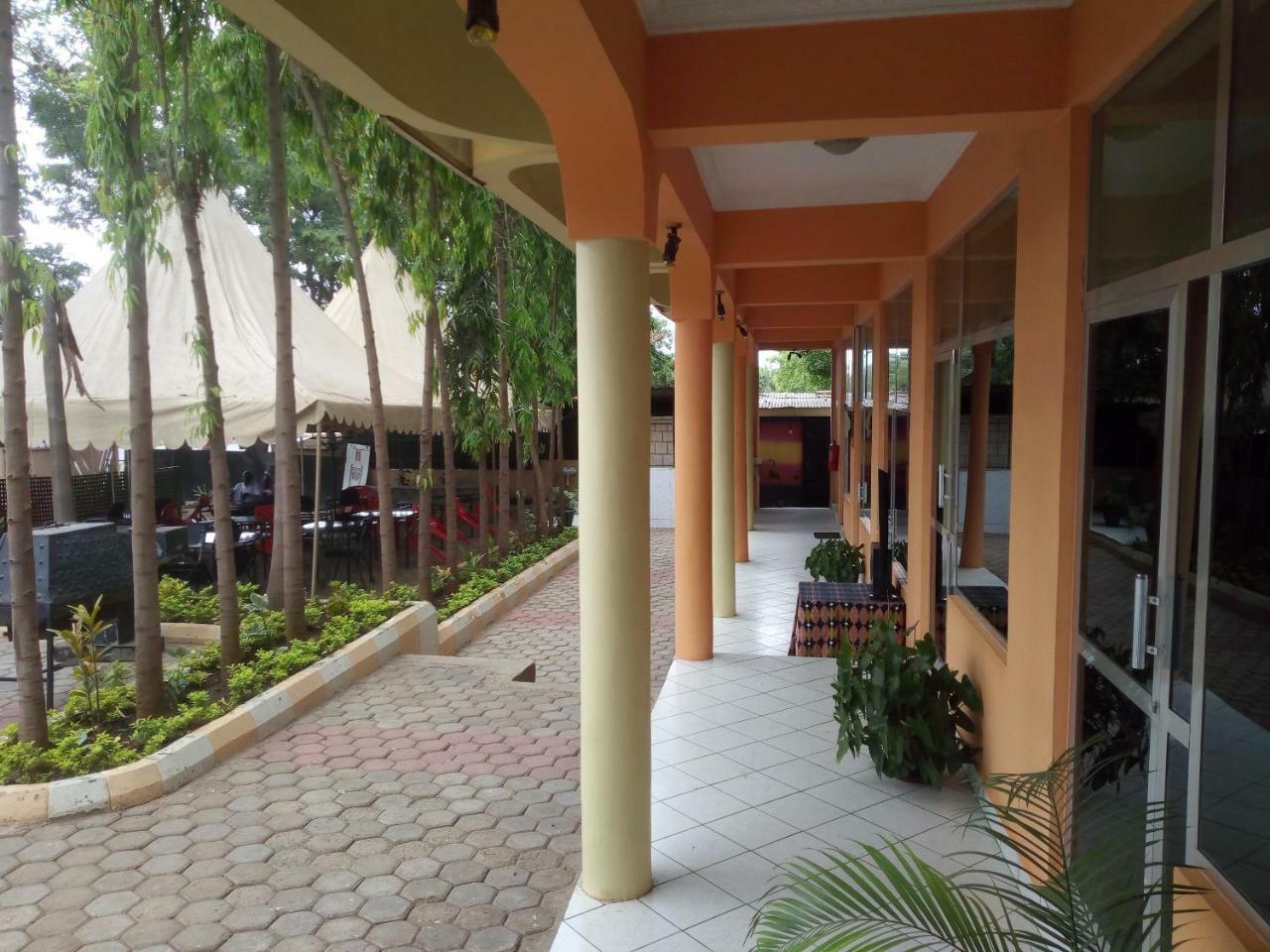 Snow View Hotel Boma la Ngombe エクステリア 写真